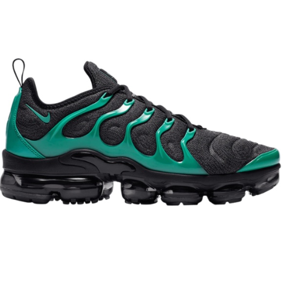 vapormax plus eagles